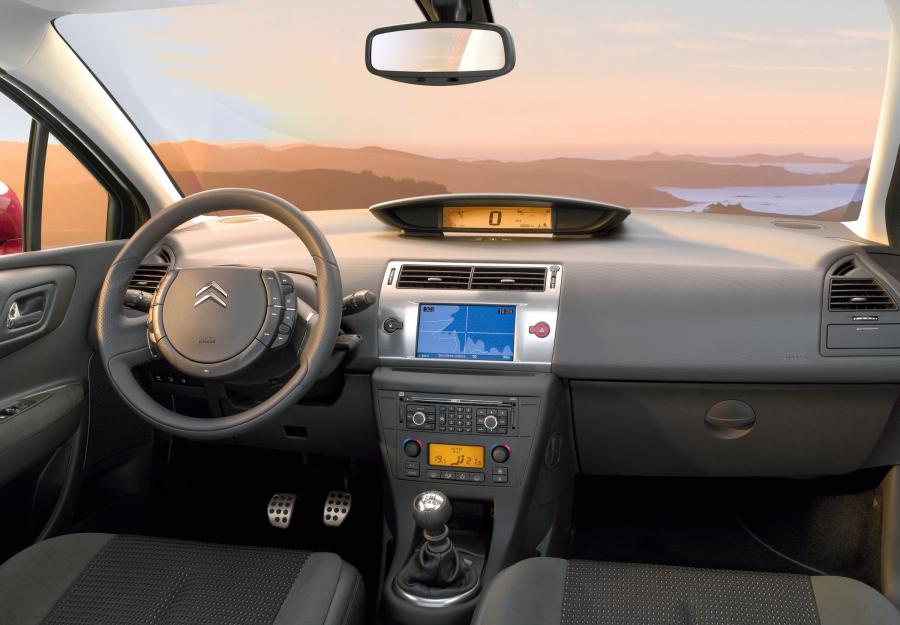 Citroen C4 2008 года  (фото 8 из 69)